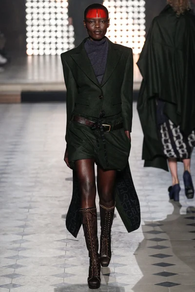 Look 9